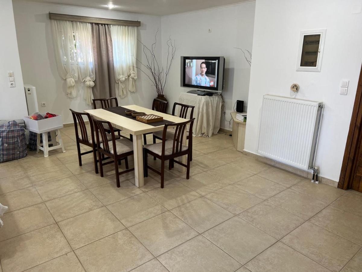 Apartment In Salamina With Garden & Sea View Selinia Exterior photo
