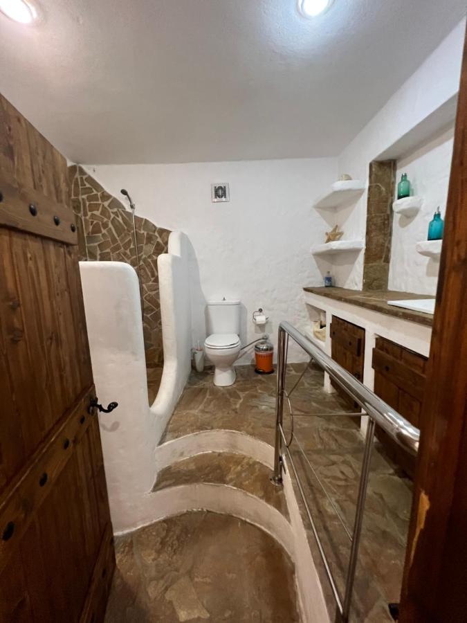 Apartment In Salamina With Garden & Sea View Selinia Exterior photo