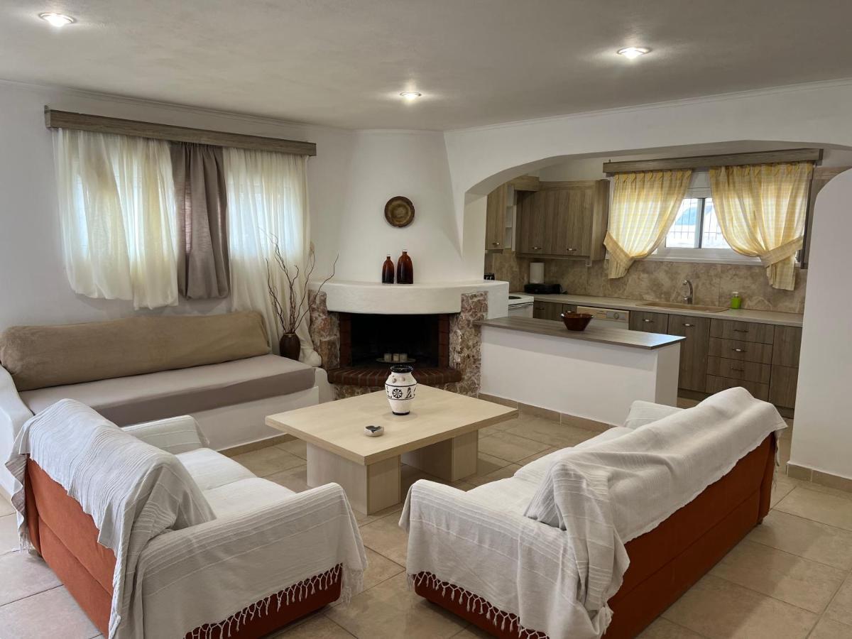 Apartment In Salamina With Garden & Sea View Selinia Exterior photo