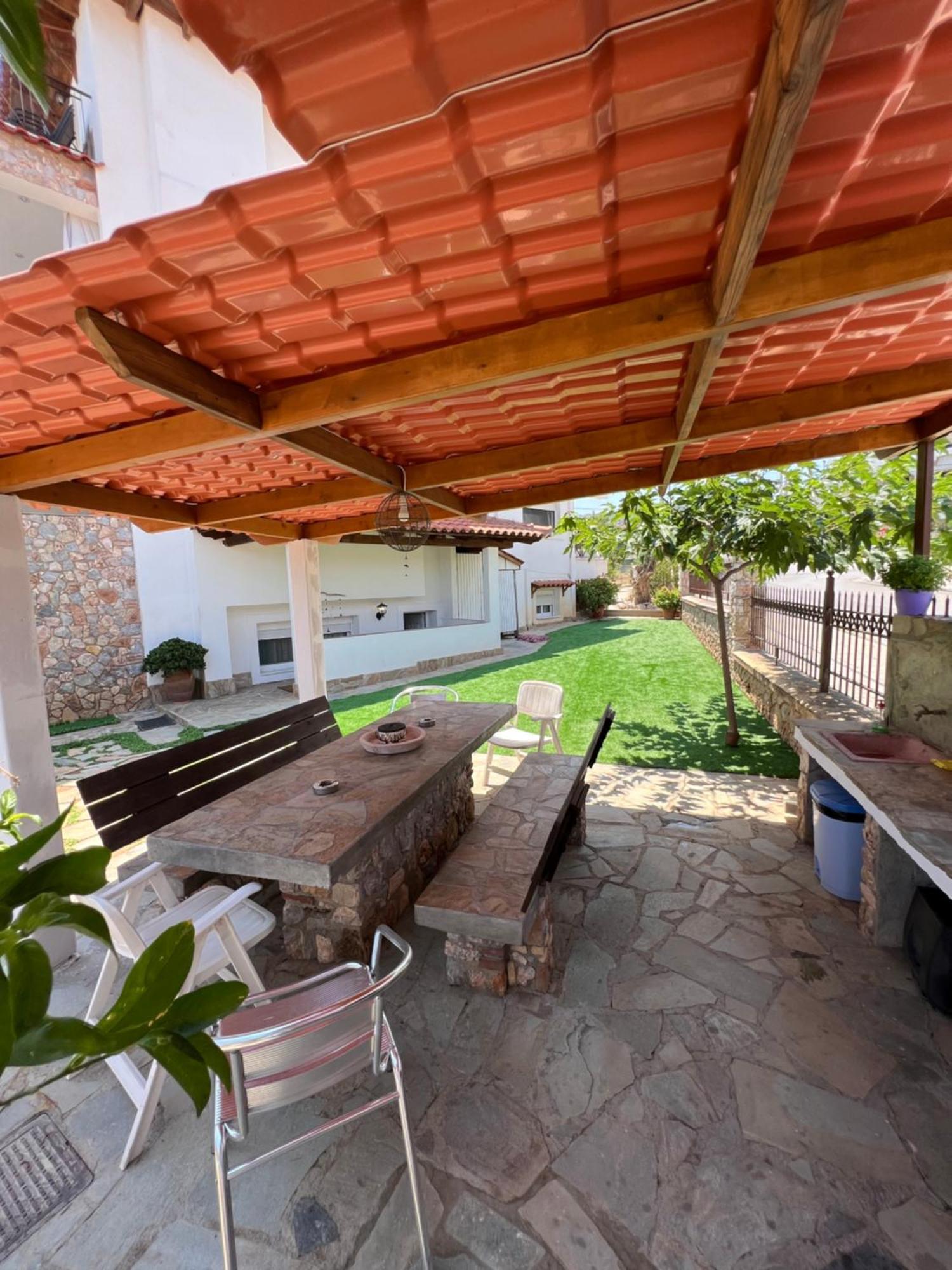 Apartment In Salamina With Garden & Sea View Selinia Exterior photo