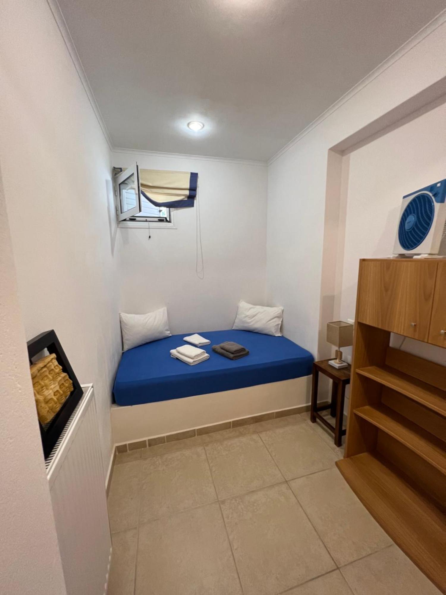 Apartment In Salamina With Garden & Sea View Selinia Exterior photo
